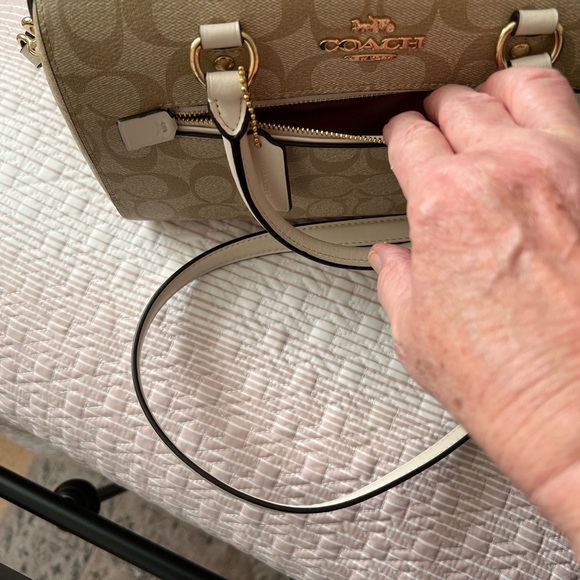 Coach bag perfect size in excellent condition - Picture 5 of 7